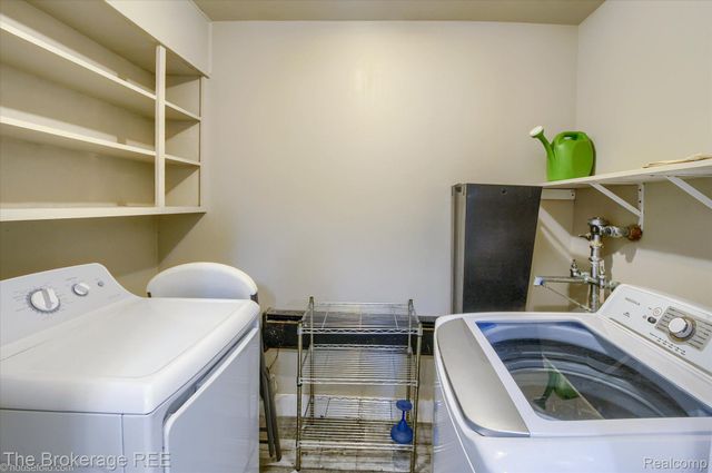 700 S ADELAIDE Street, Fenton, MI 48430