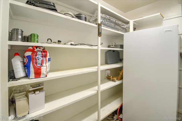 700 S ADELAIDE Street, Fenton, MI 48430