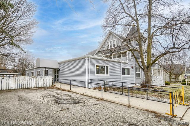 700 S ADELAIDE Street, Fenton, MI 48430