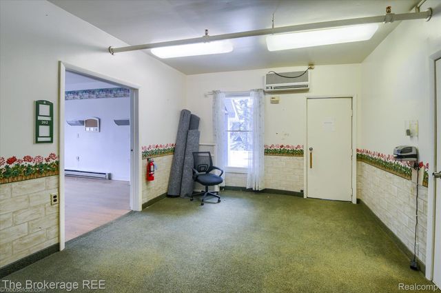 700 S ADELAIDE Street, Fenton, MI 48430