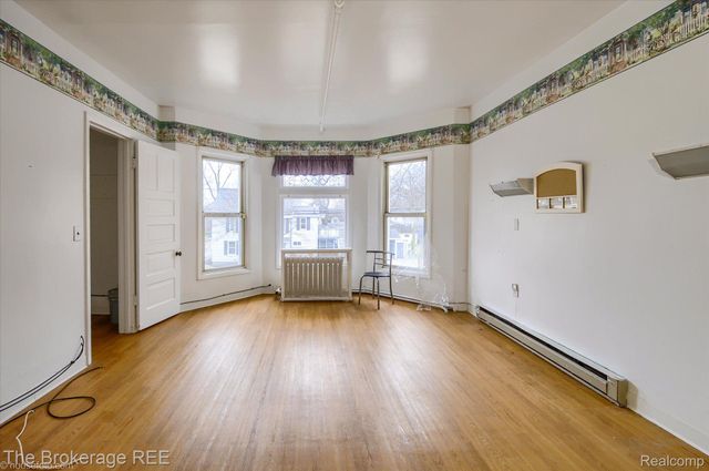 700 S ADELAIDE Street, Fenton, MI 48430