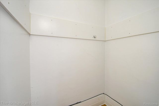 700 S ADELAIDE Street, Fenton, MI 48430