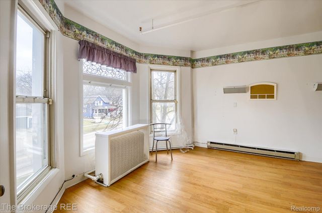 700 S ADELAIDE Street, Fenton, MI 48430