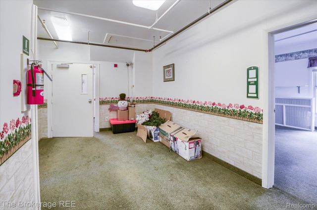 700 S ADELAIDE Street, Fenton, MI 48430