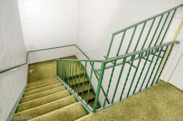 700 S ADELAIDE Street, Fenton, MI 48430