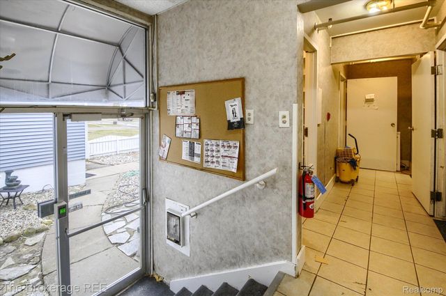 700 S ADELAIDE Street, Fenton, MI 48430