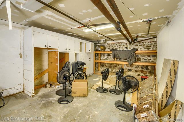 700 S ADELAIDE Street, Fenton, MI 48430