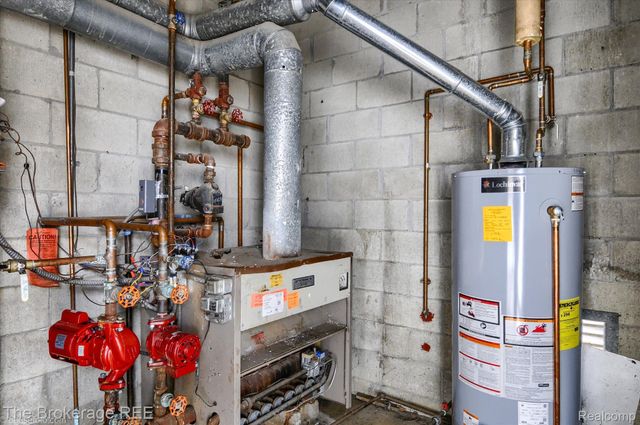 700 S ADELAIDE Street, Fenton, MI 48430