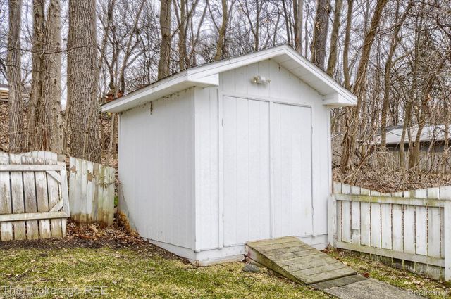 700 S ADELAIDE Street, Fenton, MI 48430