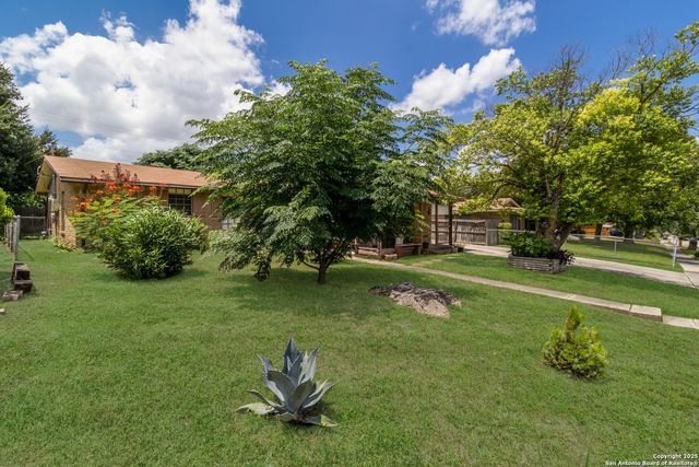 4422 Bikini Dr, San Antonio, TX 78218