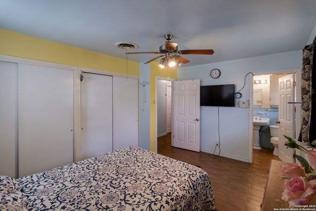 4422 Bikini Dr, San Antonio, TX 78218