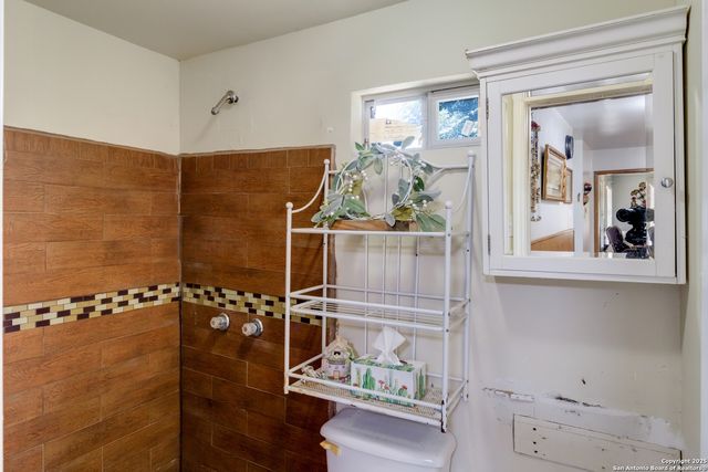 4422 Bikini Dr, San Antonio, TX 78218
