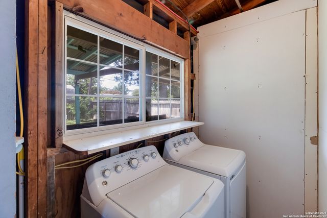 4422 Bikini Dr, San Antonio, TX 78218