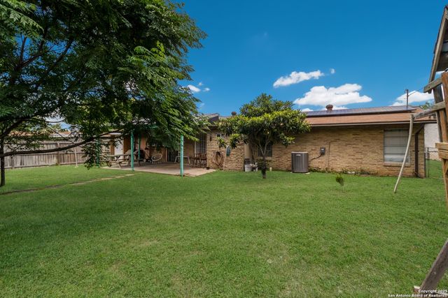 4422 Bikini Dr, San Antonio, TX 78218