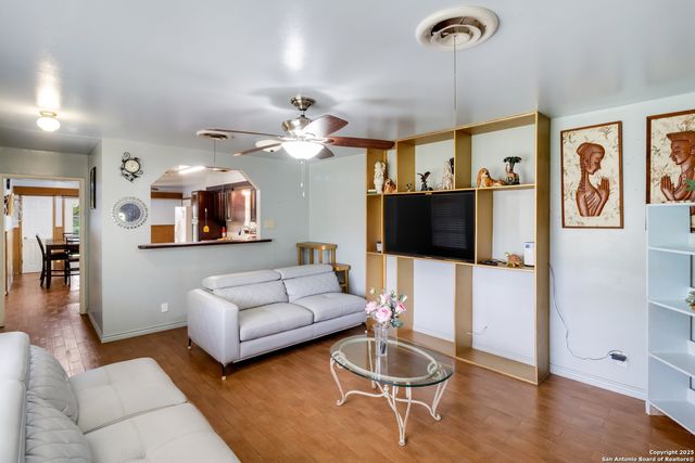 4422 Bikini Dr, San Antonio, TX 78218