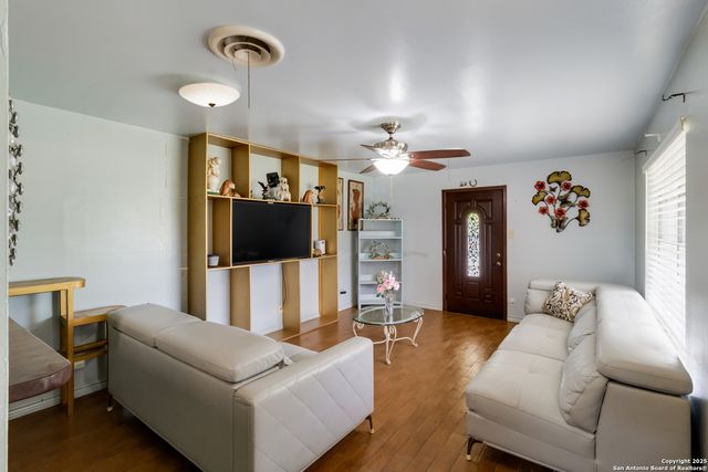 4422 Bikini Dr, San Antonio, TX 78218