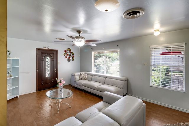 4422 Bikini Dr, San Antonio, TX 78218