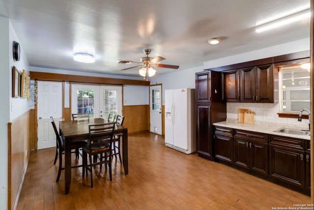 4422 Bikini Dr, San Antonio, TX 78218