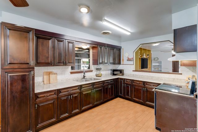 4422 Bikini Dr, San Antonio, TX 78218