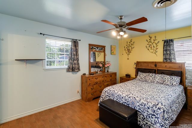 4422 Bikini Dr, San Antonio, TX 78218