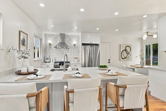 1005 Granada Drive, Pacifica, CA 94044