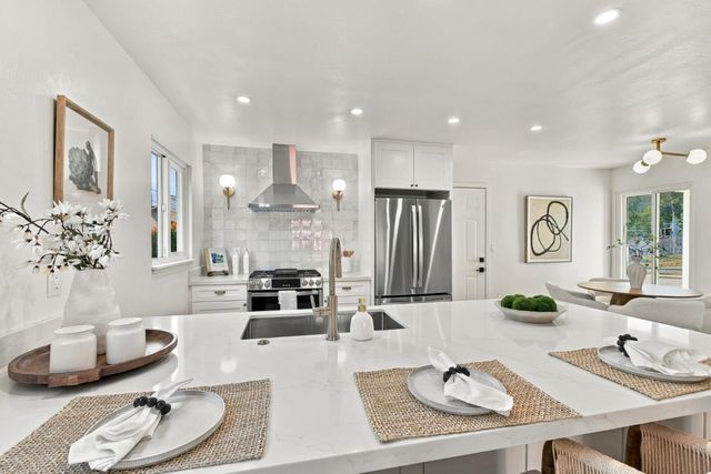 1005 Granada Drive, Pacifica, CA 94044