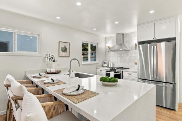 1005 Granada Drive, Pacifica, CA 94044