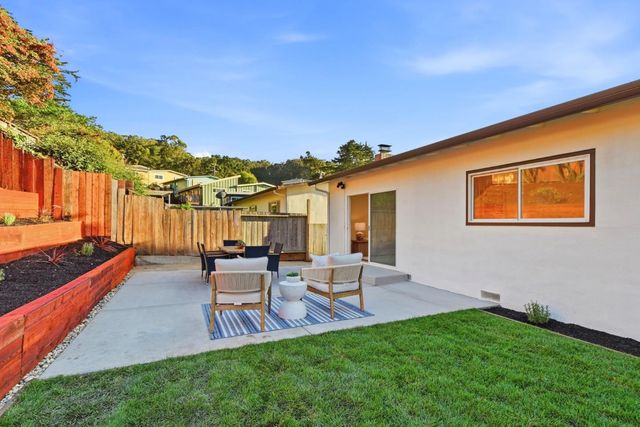 1005 Granada Drive, Pacifica, CA 94044