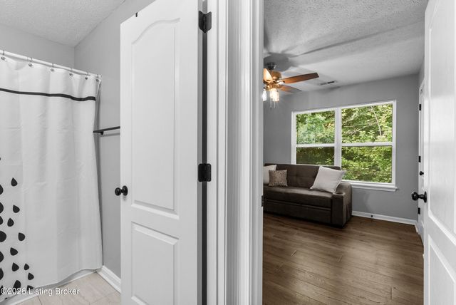 9208 Hawthorne Pointe Dr 203, Louisville, KY 40272