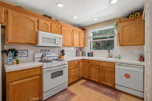 6613 Randi Avenue, Woodland Hills, CA 91303