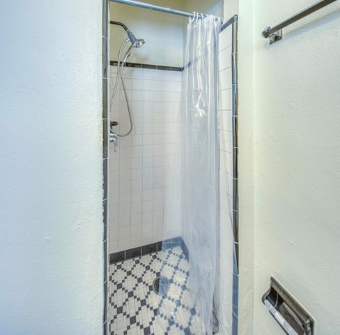 115 S Palmway 8, Lake Worth Beach, FL 33460