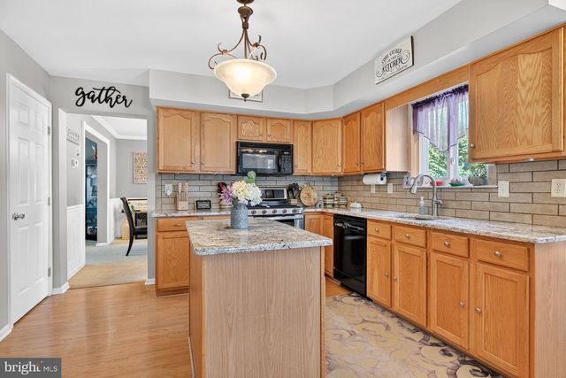 1233 COBBLESTONE DR, Quakertown, PA 18951