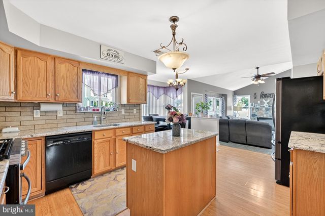 1233 COBBLESTONE DR, Quakertown, PA 18951