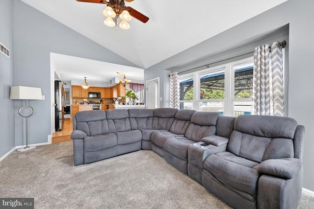 1233 COBBLESTONE DR, Quakertown, PA 18951