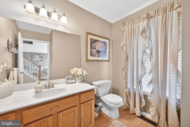 1233 COBBLESTONE DR, Quakertown, PA 18951