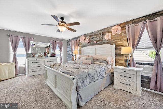 1233 COBBLESTONE DR, Quakertown, PA 18951