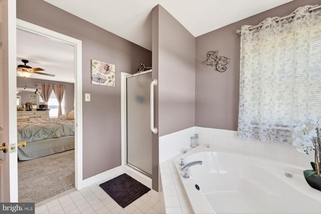 1233 COBBLESTONE DR, Quakertown, PA 18951