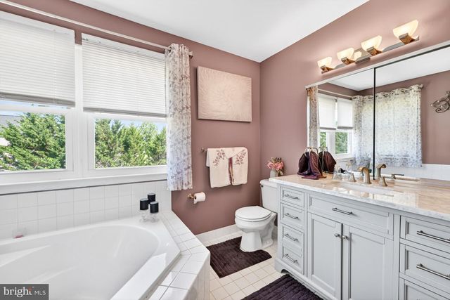 1233 COBBLESTONE DR, Quakertown, PA 18951