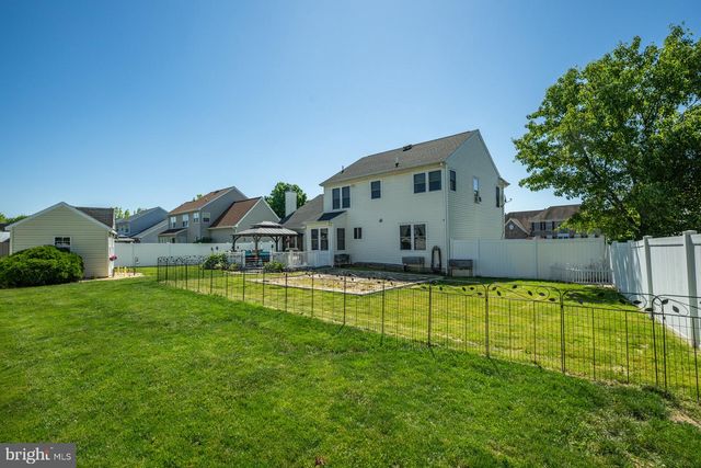 1233 COBBLESTONE DR, Quakertown, PA 18951