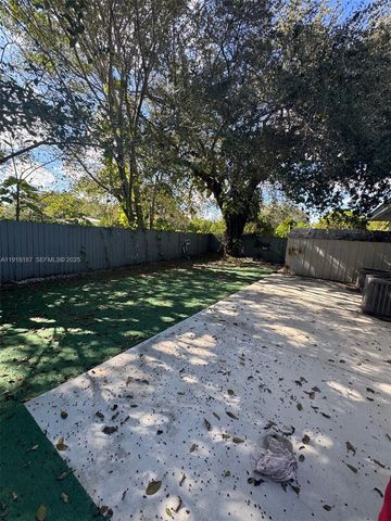 5496 NW 4th St 5496, Miami, FL 33126