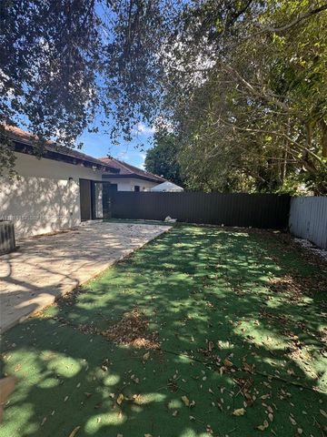 5496 NW 4th St 5496, Miami, FL 33126