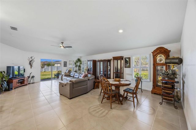 3576 74TH AVENUE CIRCLE E, Sarasota, FL 34243