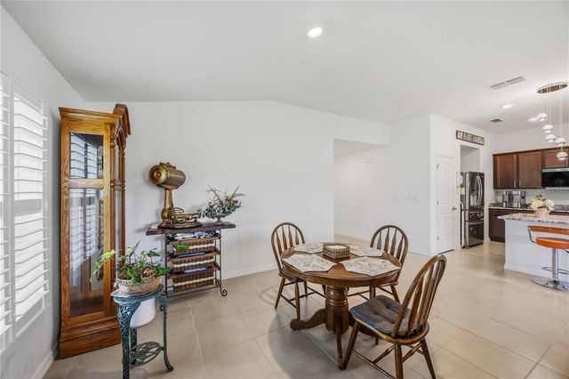 3576 74TH AVENUE CIRCLE E, Sarasota, FL 34243