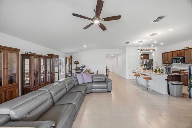 3576 74TH AVENUE CIRCLE E, Sarasota, FL 34243