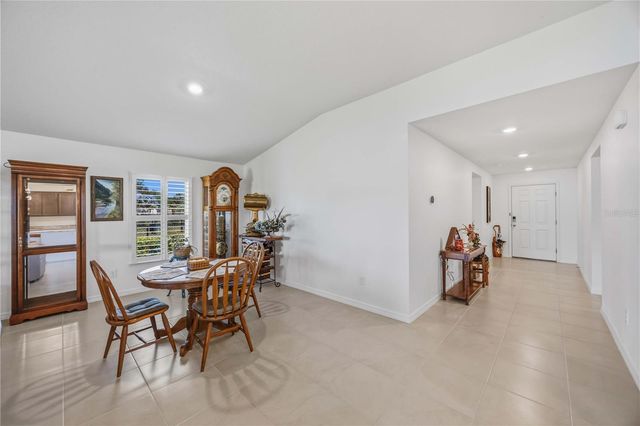 3576 74TH AVENUE CIRCLE E, Sarasota, FL 34243