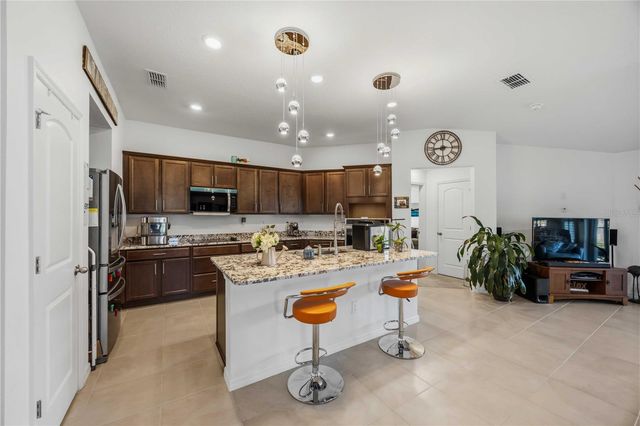 3576 74TH AVENUE CIRCLE E, Sarasota, FL 34243