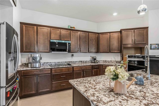 3576 74TH AVENUE CIRCLE E, Sarasota, FL 34243