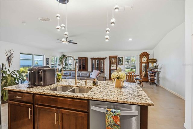 3576 74TH AVENUE CIRCLE E, Sarasota, FL 34243