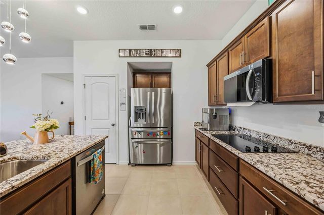 3576 74TH AVENUE CIRCLE E, Sarasota, FL 34243