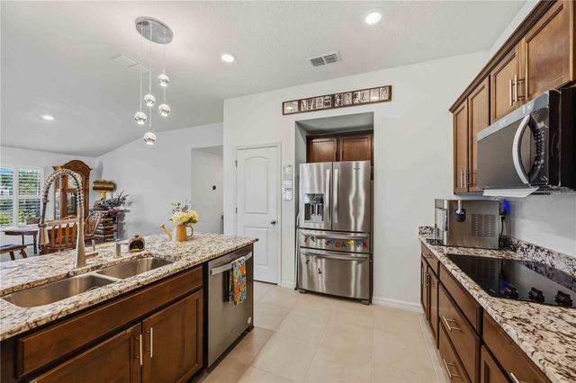 3576 74TH AVENUE CIRCLE E, Sarasota, FL 34243